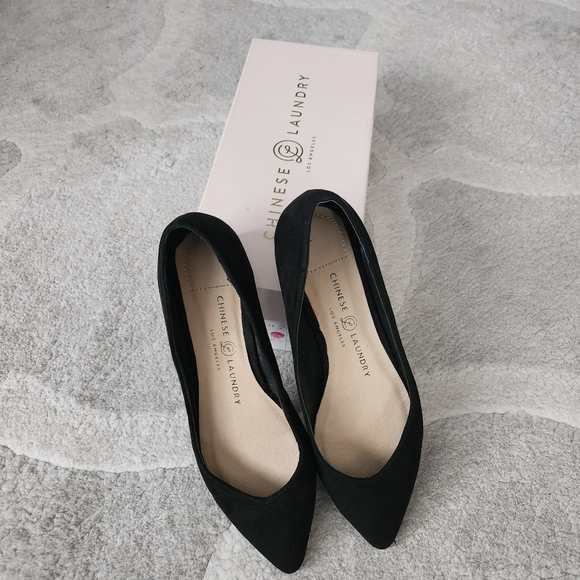 Chinese Laundry Gavin Micro Suede Black Flats - Picture 5 of 15